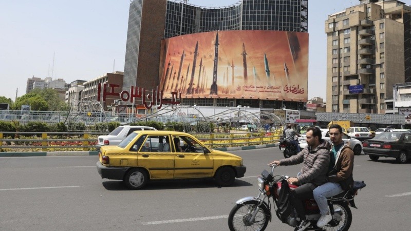  Un cartel en Teherán muestra misiles iraníes con consignas anti Israel.