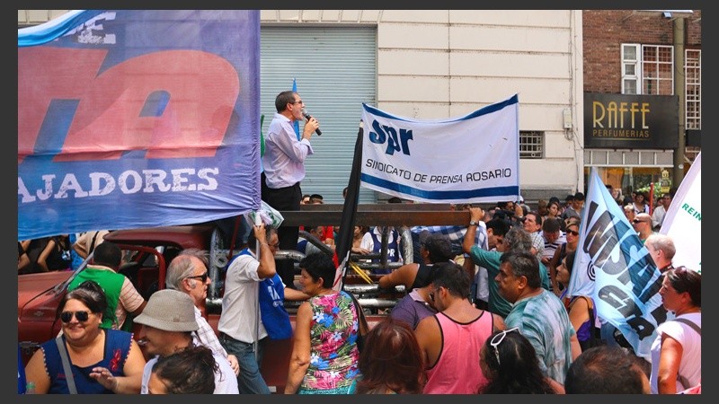 Uno de los actos en las calles rosarinas este miércoles. (Alan Monzón/Rosario3.com)