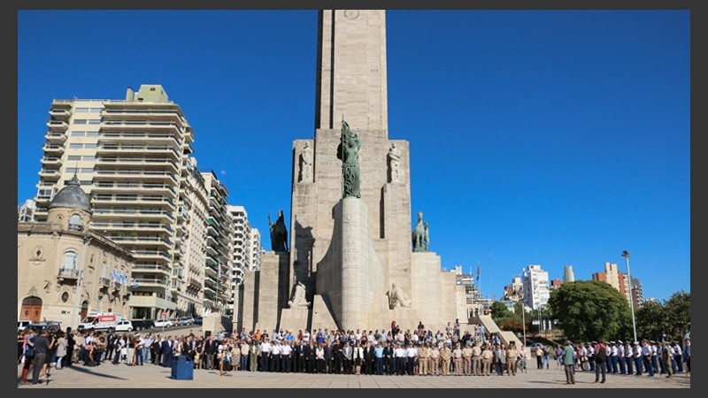 La cita fue en el Monumento a la Bandera, lugar emblemático de la ciudad. (Alan Monzón/Rosario3.com)