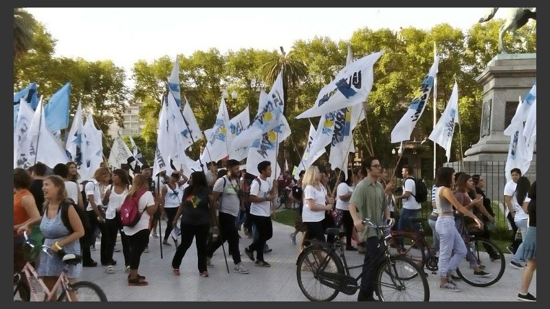 La marcha partió de plaza San Martín.