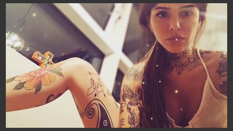 Candelaria Tinelli Mostr Los Tatuajes De Su Cola Rosario