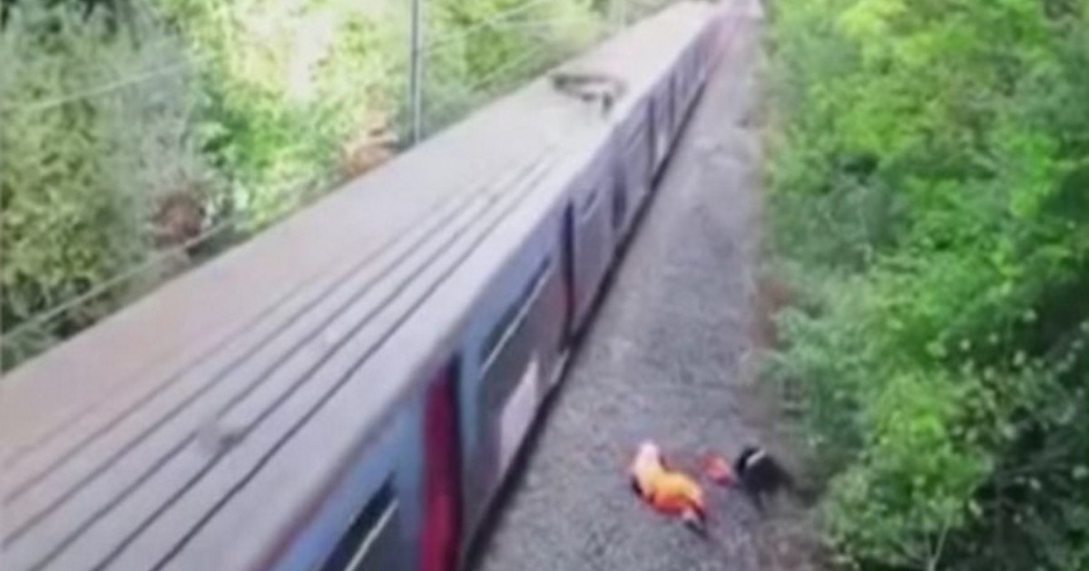 Impactante Video Se Salv Por Un Pelito De Ser Arrollado Por Un Tren