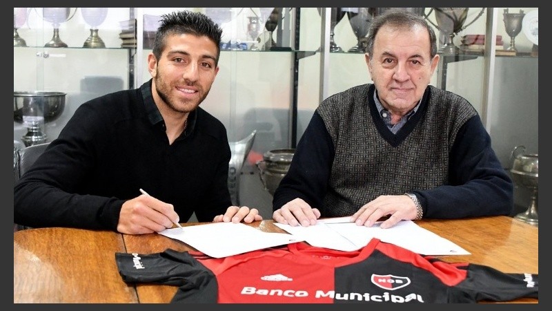 Zarfino firmó el contrato que lo vincula un año a la lepra.