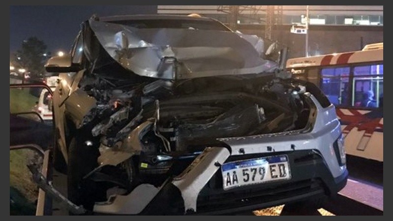 El auto de Varsky quedó completamente destruido.
