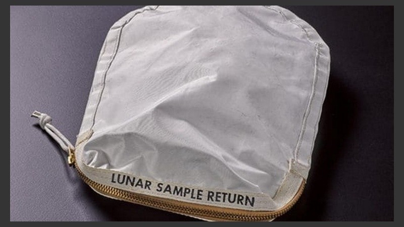 Material de la superficie lunar su subastado Estados Unidos.