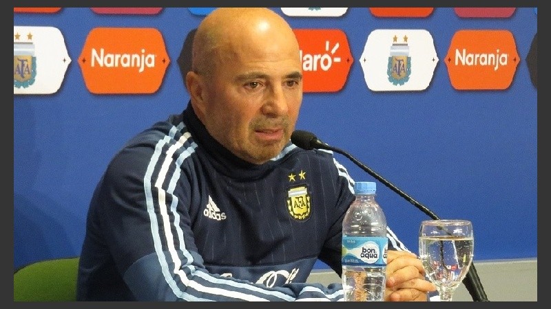El técnico de la selección brindó una conferencia de prensa.