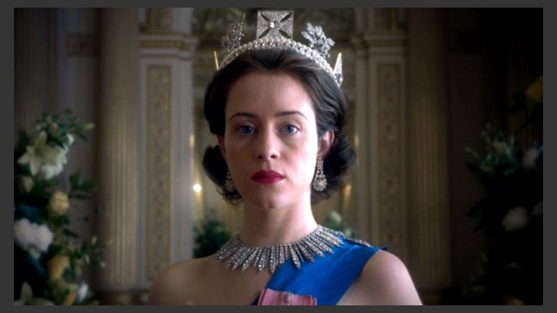 En el trailer puede verse a Isabel II (Claire Foy) agobiada el final anticipado del mandato de su tercer primer ministro, Harold Macmillan.