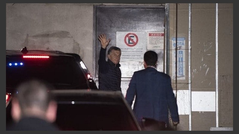 Macri ingresa al sanatorio minutos después de las 6 de la mañana.