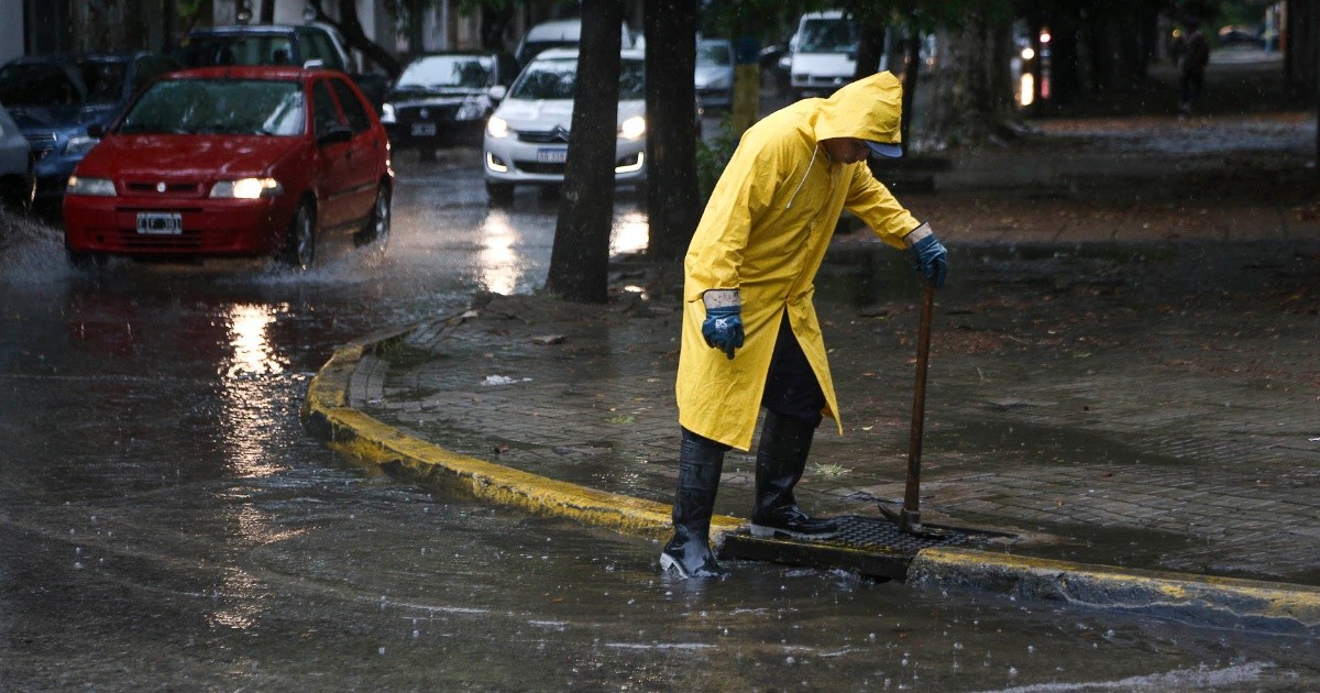 Llovió y lloverá en Rosario mientras rige un doble alerta por tormentas