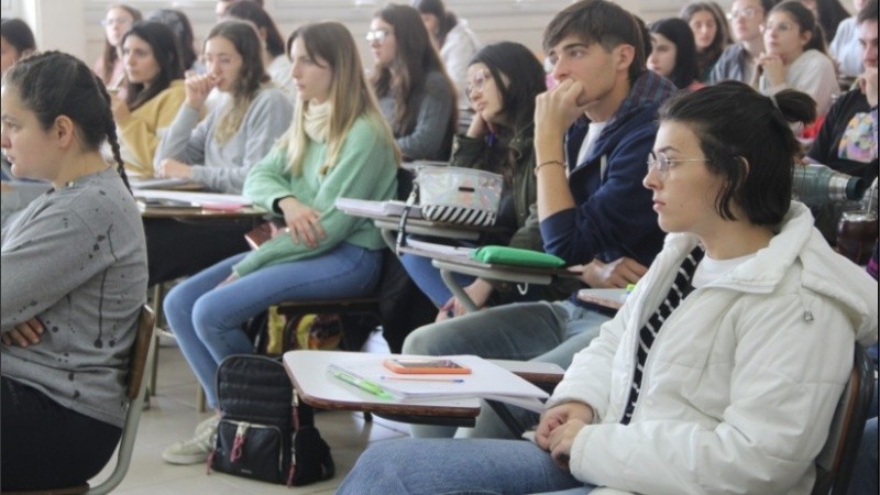 La incidencia de estudiantes extranjeros en la UNR no llega al 6%.