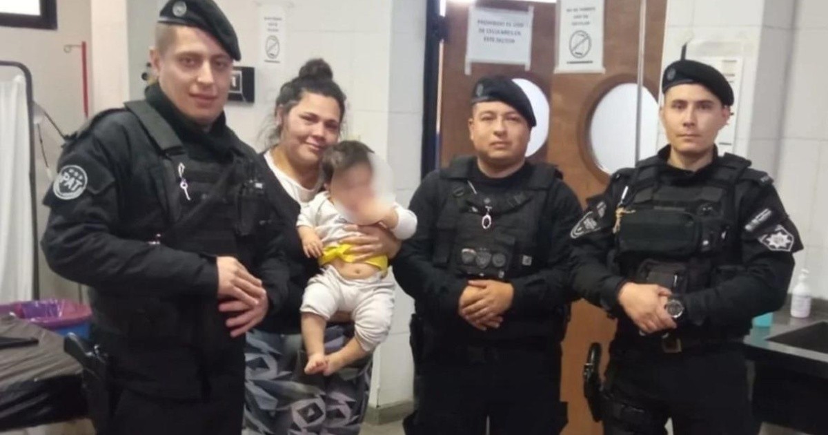 Policías salvaron la vida de un bebé de 11 meses que se había