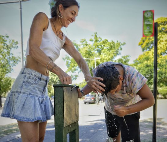 Entre el alerta por calor y los cortes de luz y agua: postales de un jueves agobiante