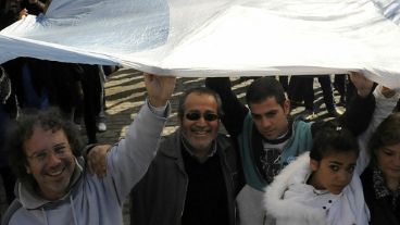 Julio Vacaflor y compañía, bajo la bandera que soñaron hace 14 años.