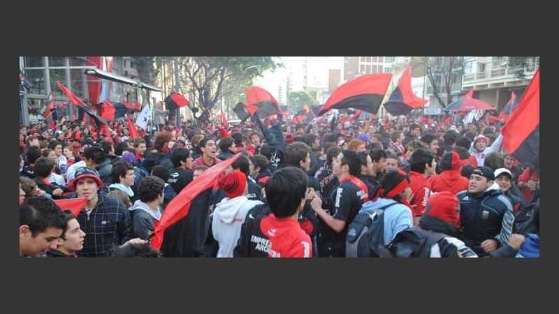 Los hinchas leprosos desataron la alegría por la ciudad.