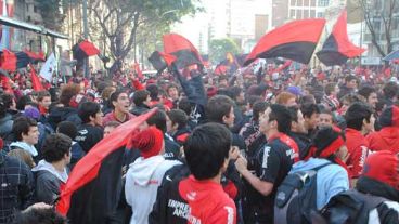 Los hinchas leprosos desataron la alegría por la ciudad.