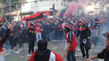 Las calles se vistieron de rojo y negro.