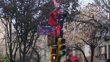 Los hinchas leprosos desataron la alegría por la ciudad.