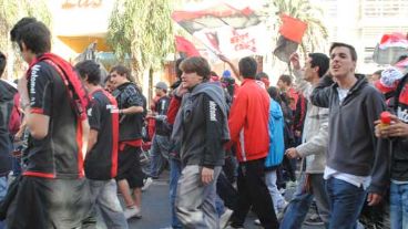 Los hinchas leprosos desataron la alegría por la ciudad.