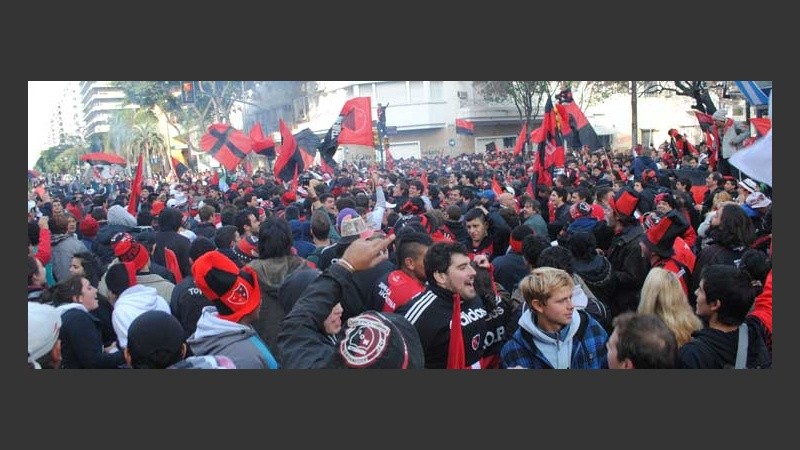 Los hinchas leprosos desataron la alegría por la ciudad.