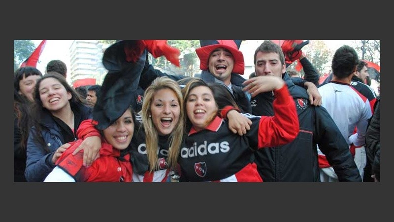 Los hinchas leprosos desataron la alegría por la ciudad.