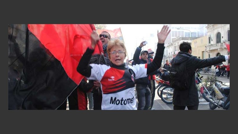 Los hinchas leprosos desataron la alegría por la ciudad.