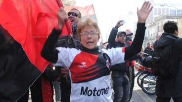 Los hinchas leprosos desataron la alegría por la ciudad.