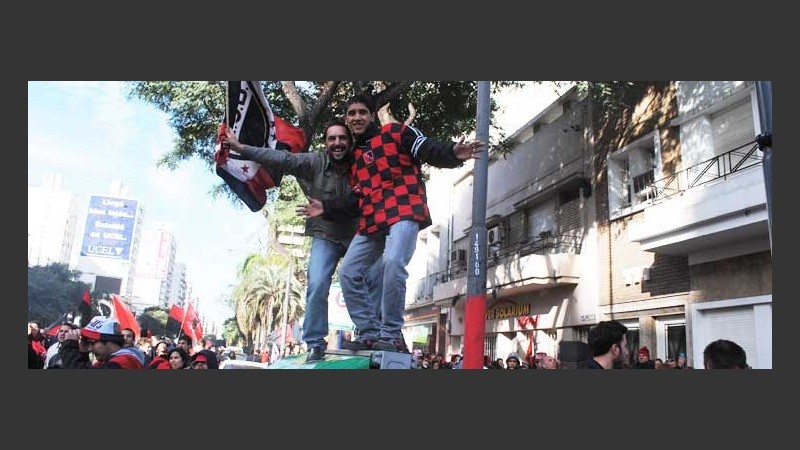 Los hinchas leprosos desataron la alegría por la ciudad.