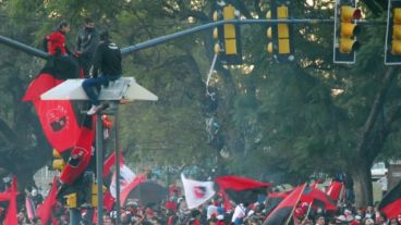 Una multitud en la zona del parque Independencia.