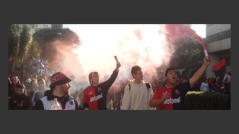 Los hinchas leprosos desataron la alegría por la ciudad.