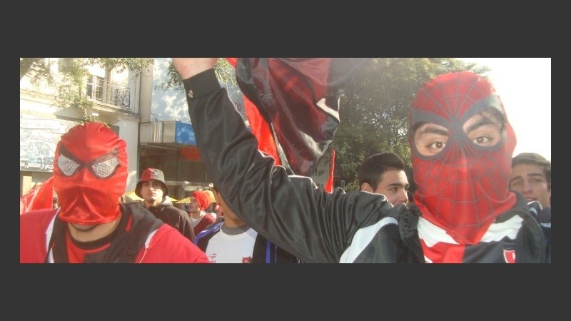 Los hinchas leprosos desataron la alegría por la ciudad.