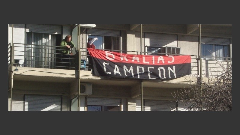 Los hinchas leprosos desataron la alegría por la ciudad.