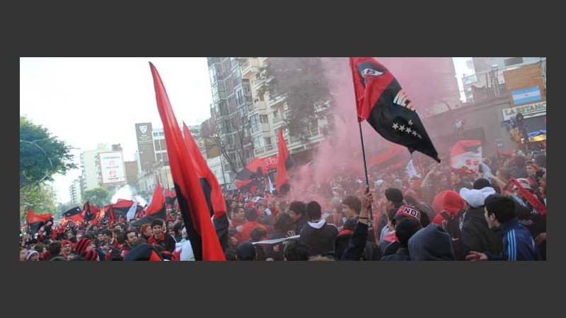 Los hinchas leprosos desataron la alegría por la ciudad.