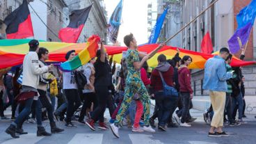 La marcha partió desde plaza Libertad hacia el Monumento a la Bandera. (Alan Monzón/Rosario3.com)