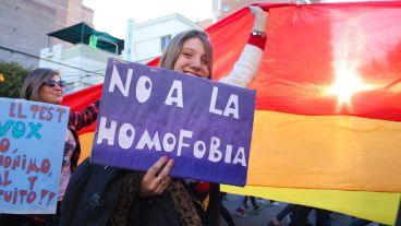 Diversas consignas se vieron en distintos carteles durante la movilización. (Alan Monzón/Rosario3.com)