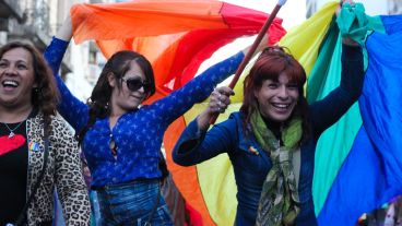 La marcha fue acompañada de música y baile. (Alan Monzón/Rosario3.com)