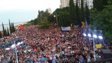 Miles de rosarinos coparon la zona del Parque España