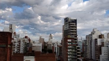 Tímido, el sol filtraba algunos rayos cada tanto.