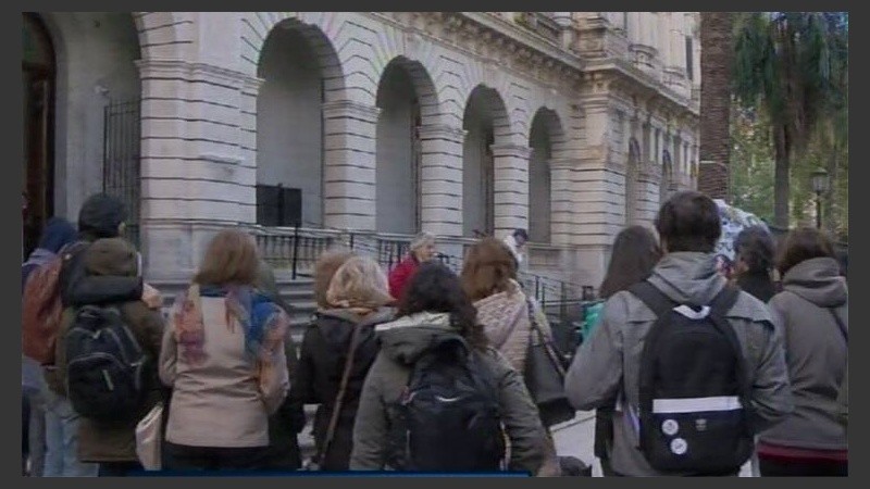 Con la consigna #defendamos la universidad pública, el 12 de mayo próximo los docentes universitarios convocan a una movilización nacional.