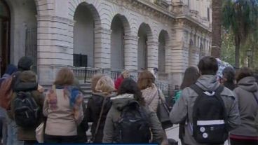 Con la consigna #defendamos la universidad pública, el 12 de mayo próximo los docentes universitarios convocan a una movilización nacional.