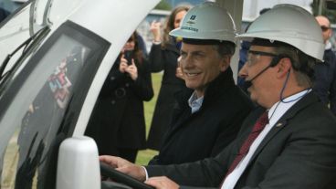 Macri recorrió la planta de General Motors a poco de su llegada. (Alan Monzón/Rosario3.com)