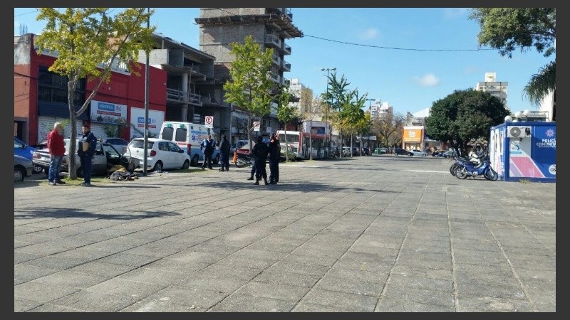 El auto estaba estacionado frente a un destacamento de la Policía Comunitaria.