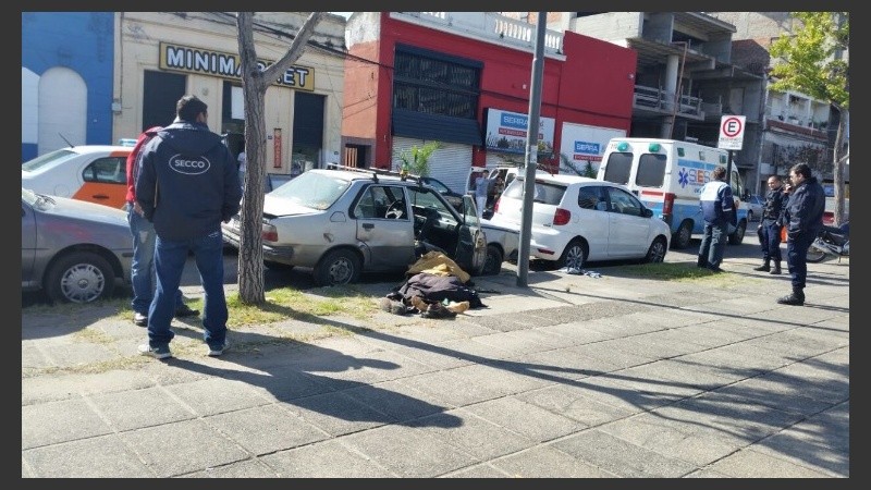 El auto estaba estacionado frente a un destacamento de la Policía Comunitaria.