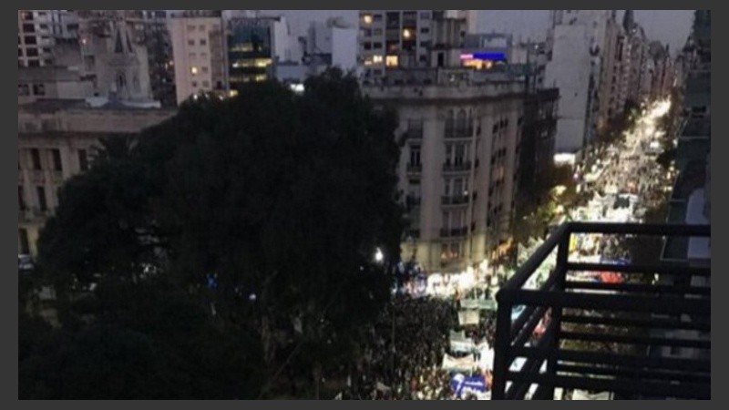 Delegaciones de todo el país confluyeron en una masiva marcha frente al Ministerio de Educación de la Nación.