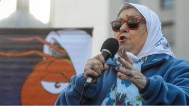 "No estemos sentados en comprar y comer carne", dijo Hebe de Bonafini.