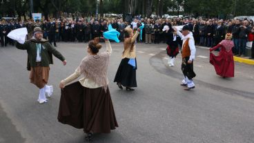 Baile folclórico en los festejos de Rosario.