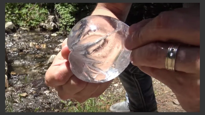 Video C Mo Hacer Fuego Con Una Bolsa Llena De Agua Rosario