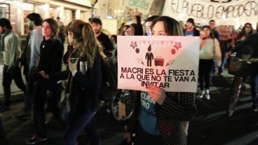 Hubo una marcha de varias cuadras desde Tribunales a Gobernación por calle Oroño.