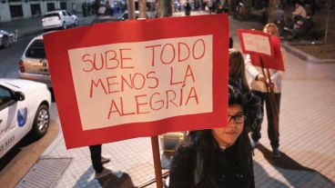 El acto central se realizó en la plaza San Martín frente a la Sede de Gobierno.