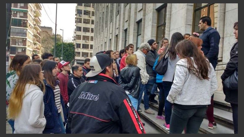 El momento en que intentaron entrar a Tribunales y no pudieron. 