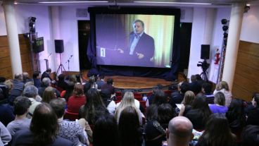 Desde Buenos Aires y a través de videoconferencia Aranguren inició la audicencia.